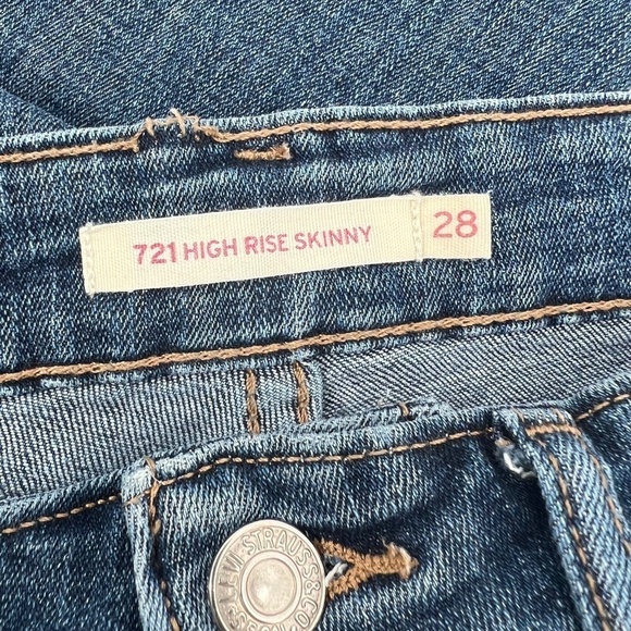 Levi's 721 High Rise Skinny Frayed Hem Jeans Size 28 Women's - Picture 2 of 8